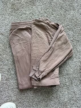 Old navy jogger set in light brown-medium
